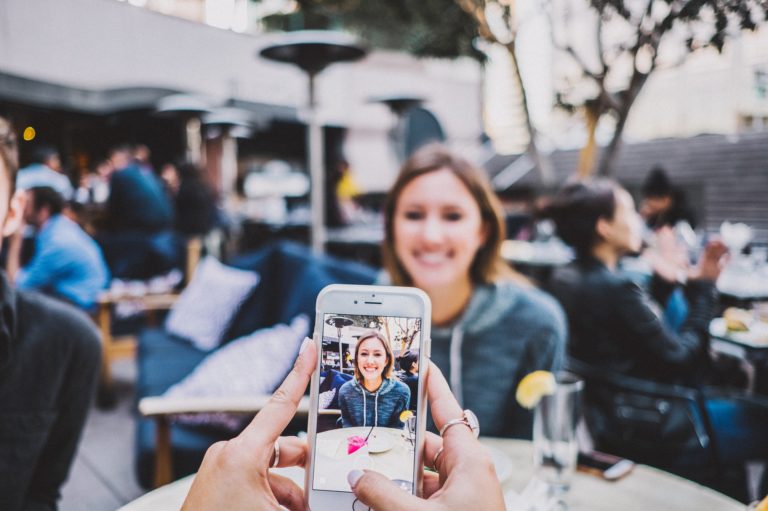 trouver l'amour sur internet - profil d'une fille
